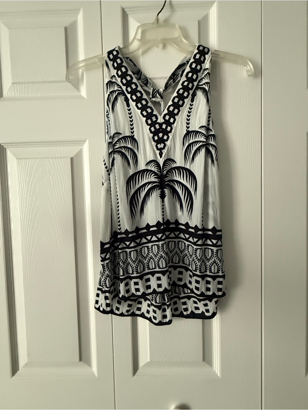Rose & Olive Black and White Patterned Sleeveless Top